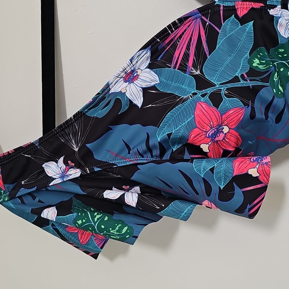 NWT Binlowis Swimwear One-Piece Ruffle Sleeve Floral Swimsuit Small & Large - Picture 2 of 7